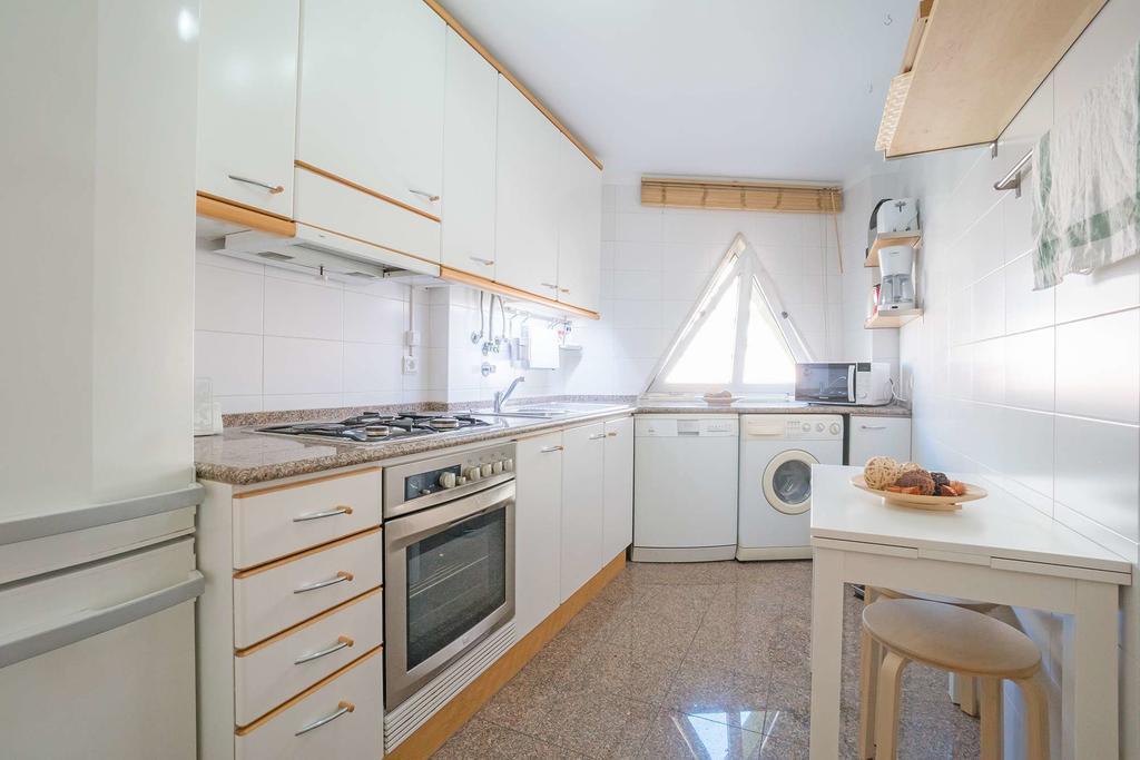 1-Minute Walk To The Metro And 2 To The Supermarket Lissabon Exterior foto