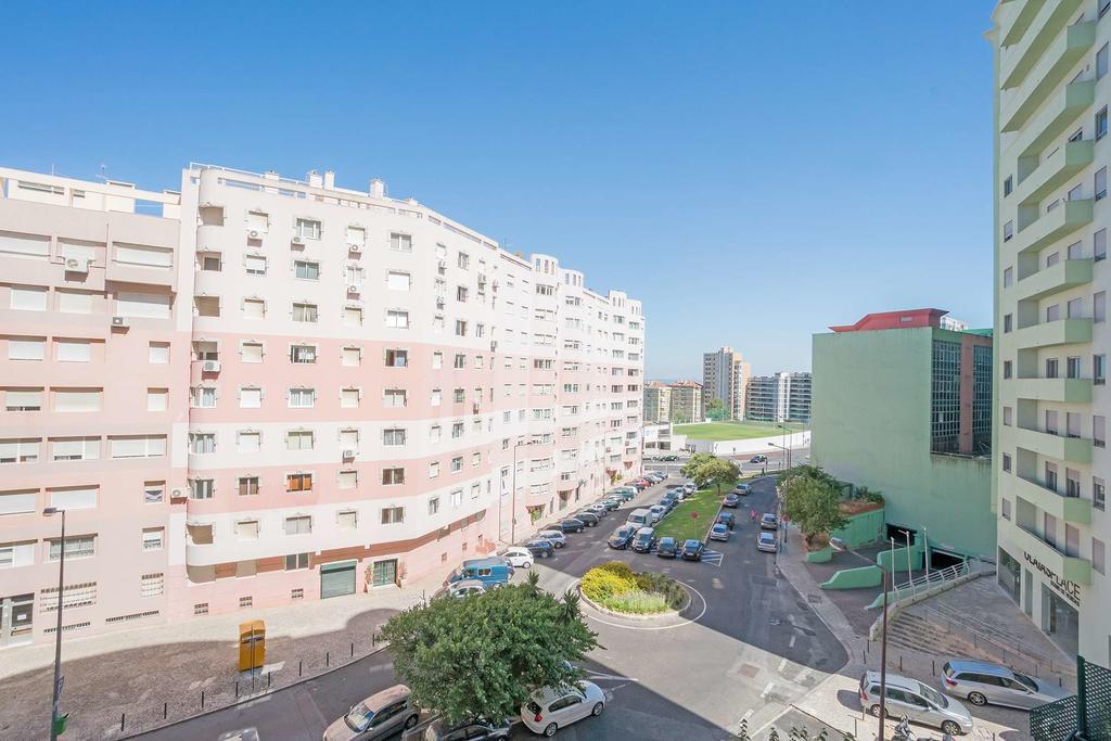 1-Minute Walk To The Metro And 2 To The Supermarket Lissabon Exterior foto