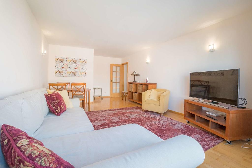 1-Minute Walk To The Metro And 2 To The Supermarket Lissabon Exterior foto